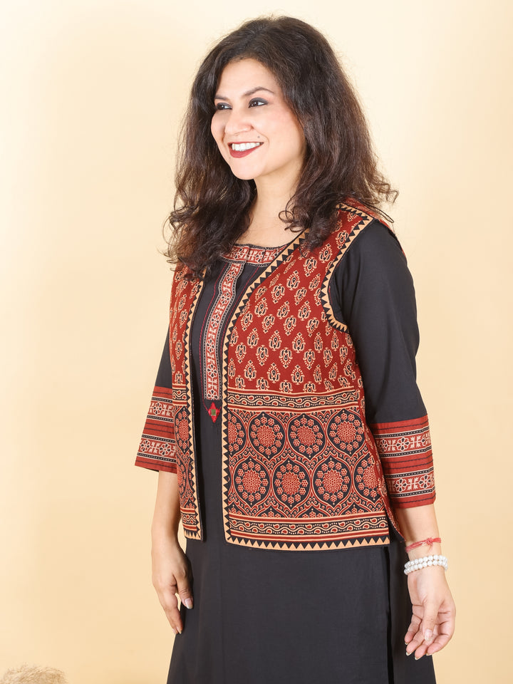 Sejal Maroon Red In All Over Gamthi Printed Cotton Jacket
