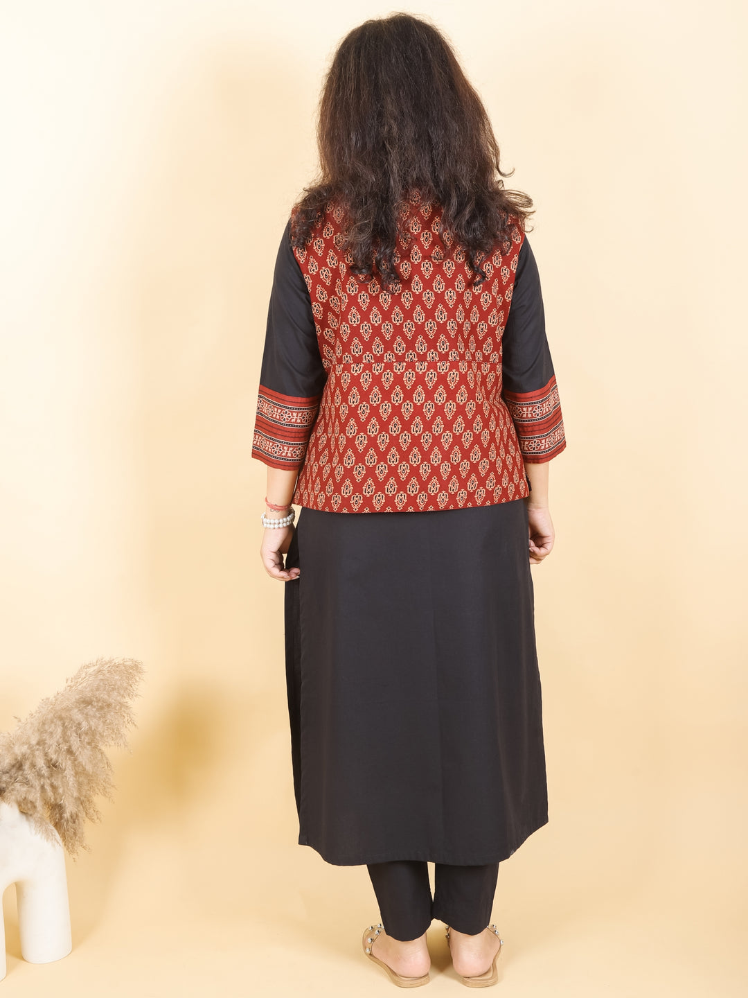 Sejal Maroon Red In All Over Gamthi Printed Cotton Jacket