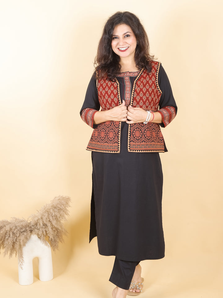Sejal Maroon Red In All Over Gamthi Printed Cotton Jacket