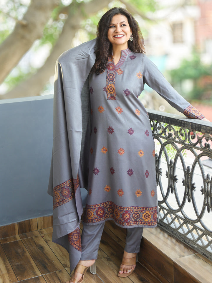 श्रीजा Slate Grey Ban Collar Kullu Thread Weaved Semi Pashmina Winter 3 Piece Set