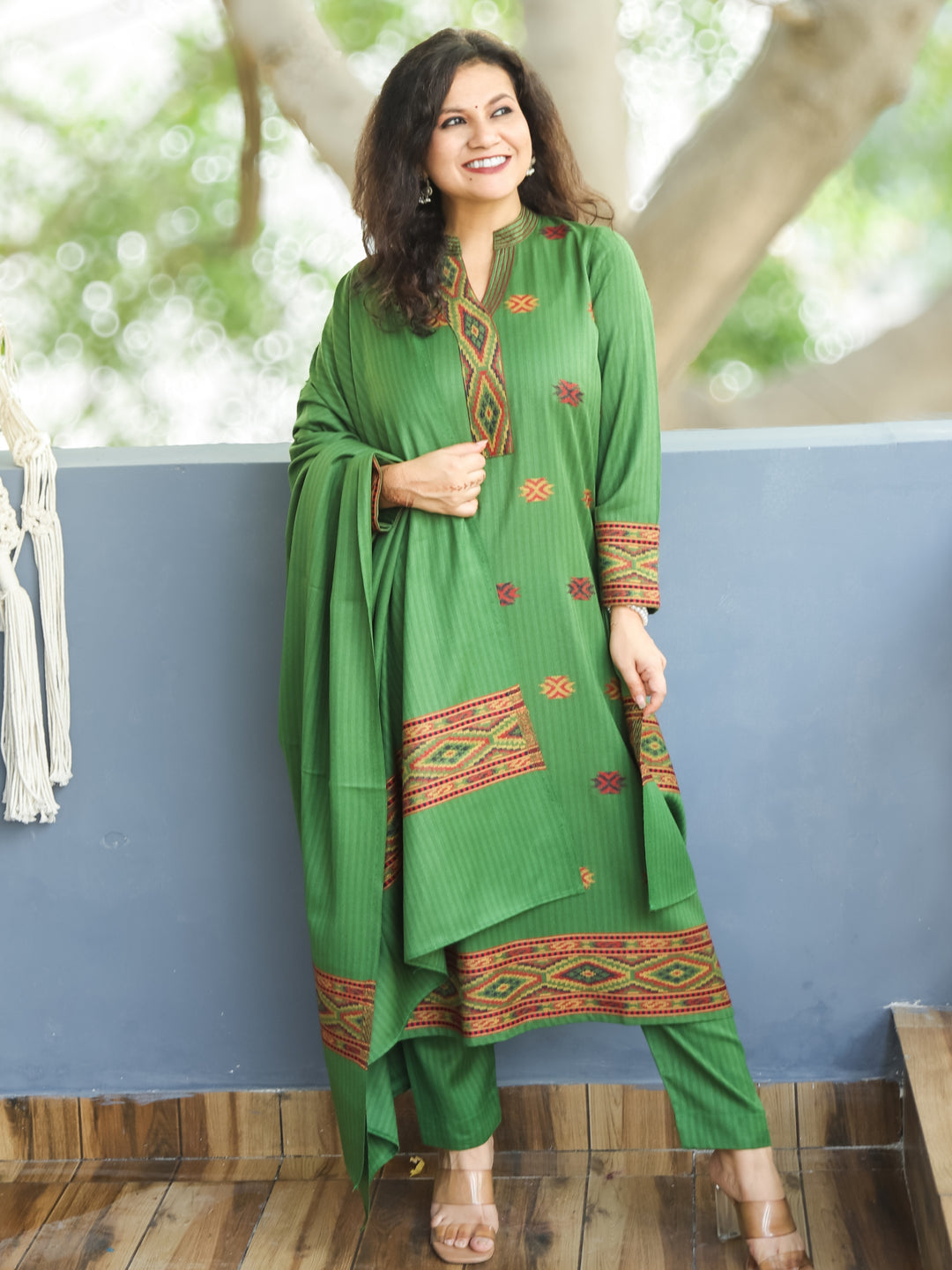 श्रीजा Pine Green Ban Collar Kullu Thread Weaved Semi Pashmina Winter 3 Piece Set