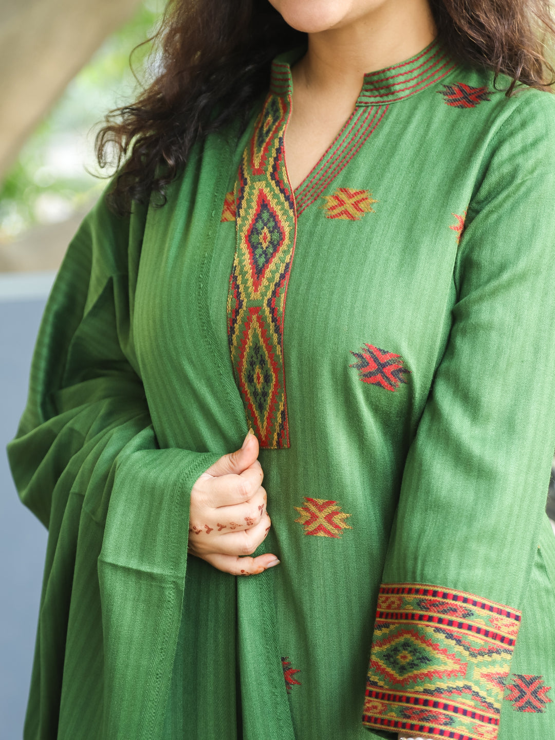 श्रीजा Pine Green Ban Collar Kullu Thread Weaved Semi Pashmina Winter 3 Piece Set