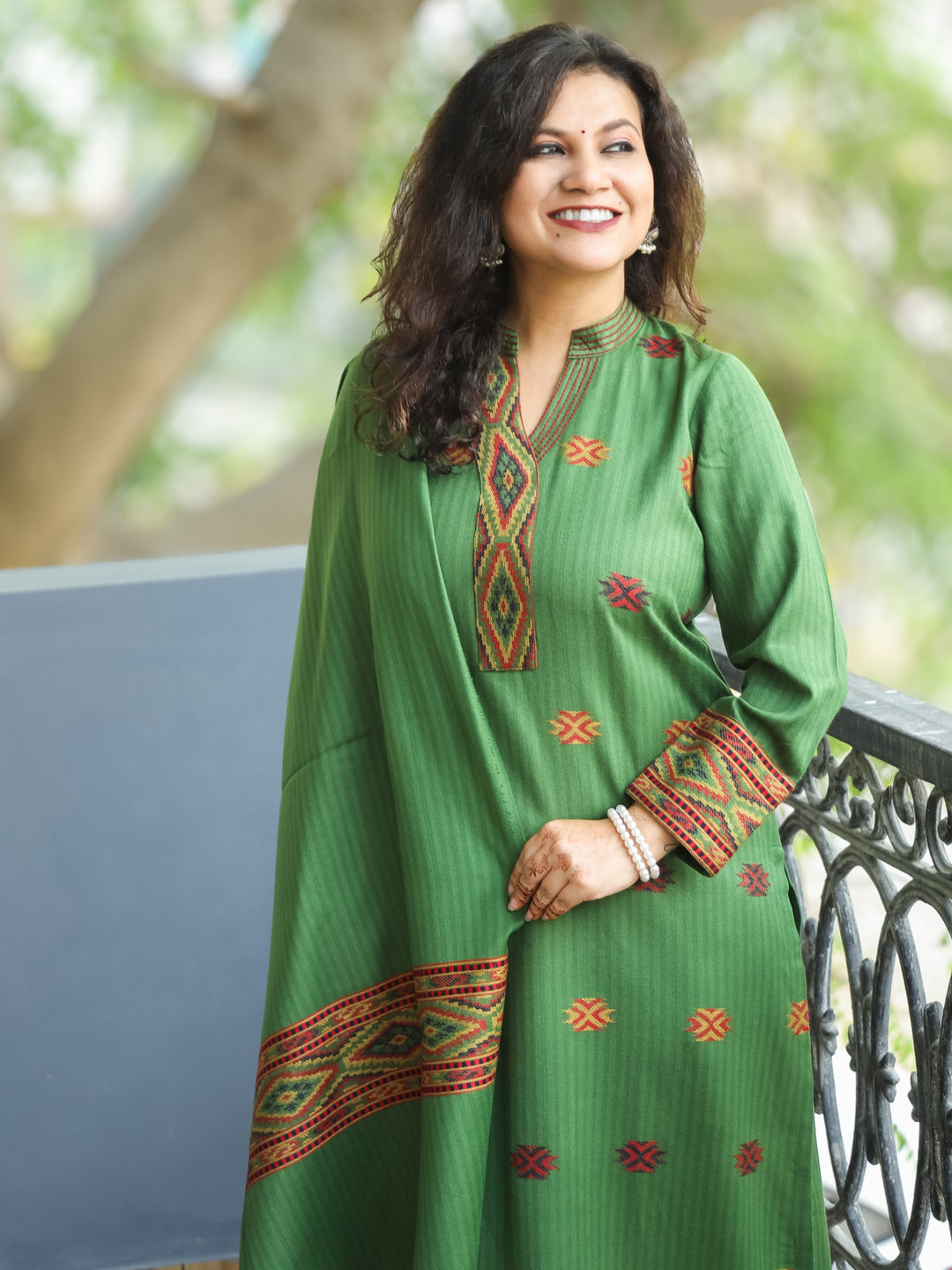 श्रीजा Pine Green Ban Collar Kullu Thread Weaved Semi Pashmina Winter 3 Piece Set