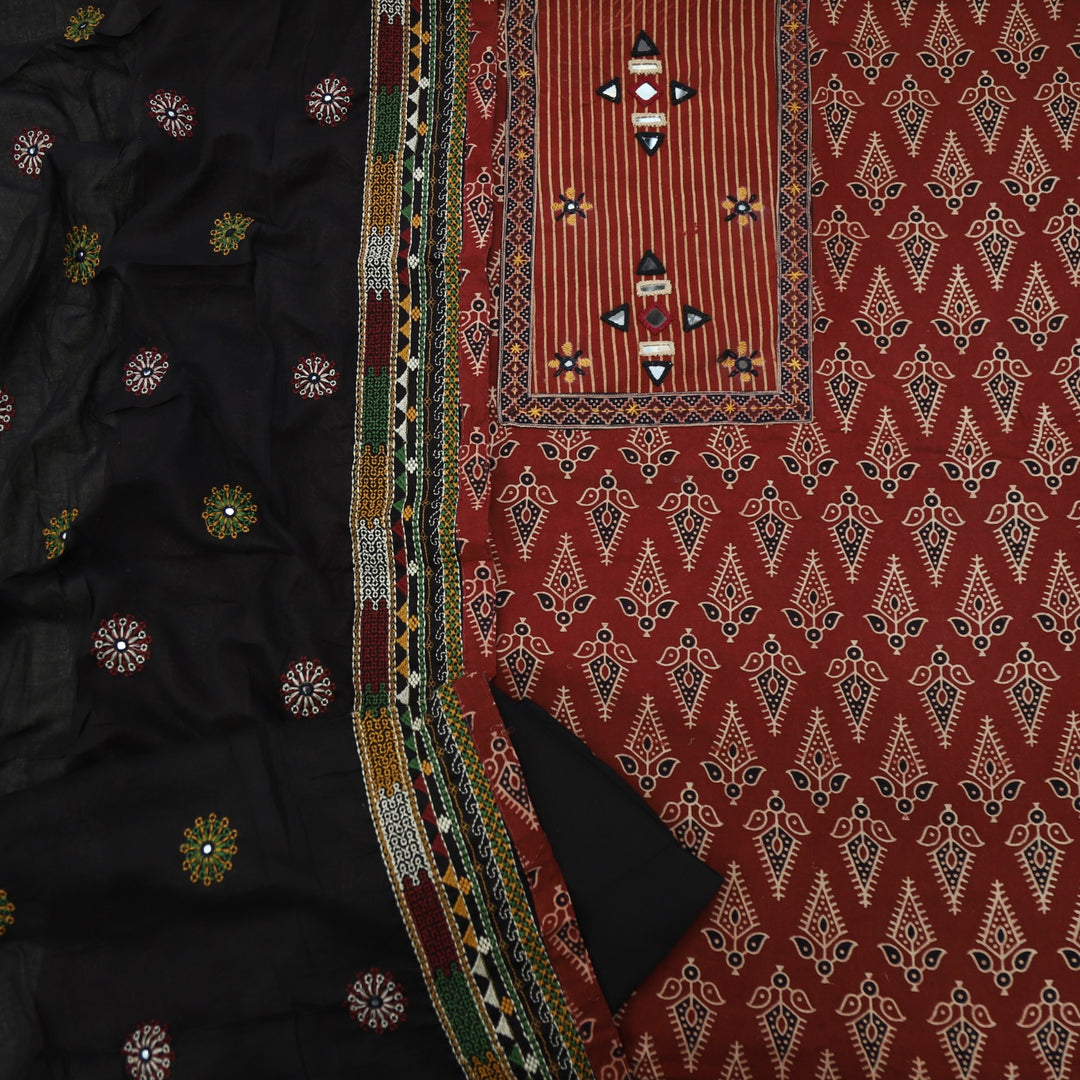 Khairiyat Garnet Red Kutch Work Cotton Top With Cotton Dupatta