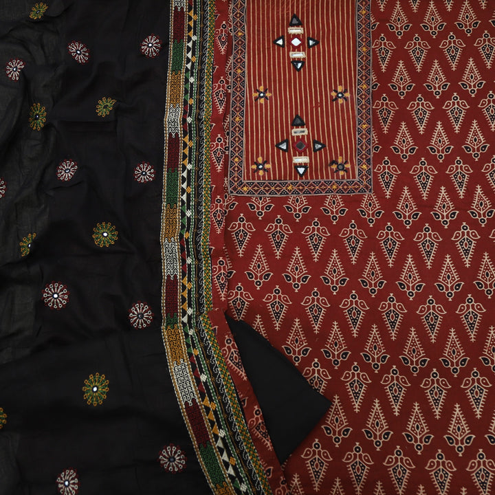 Khairiyat Garnet Red Kutch Work Cotton Top With Cotton Dupatta