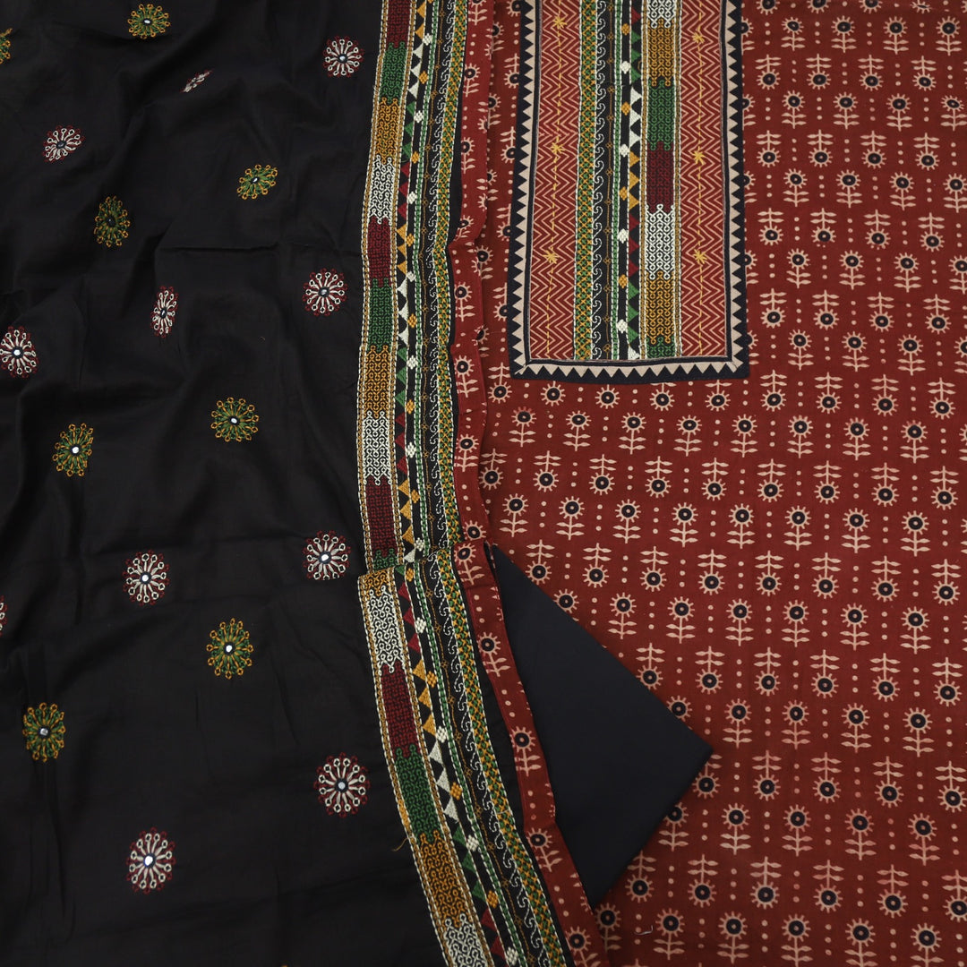Khairiyat Barn Red Kutch Work Cotton Top With Cotton Dupatta