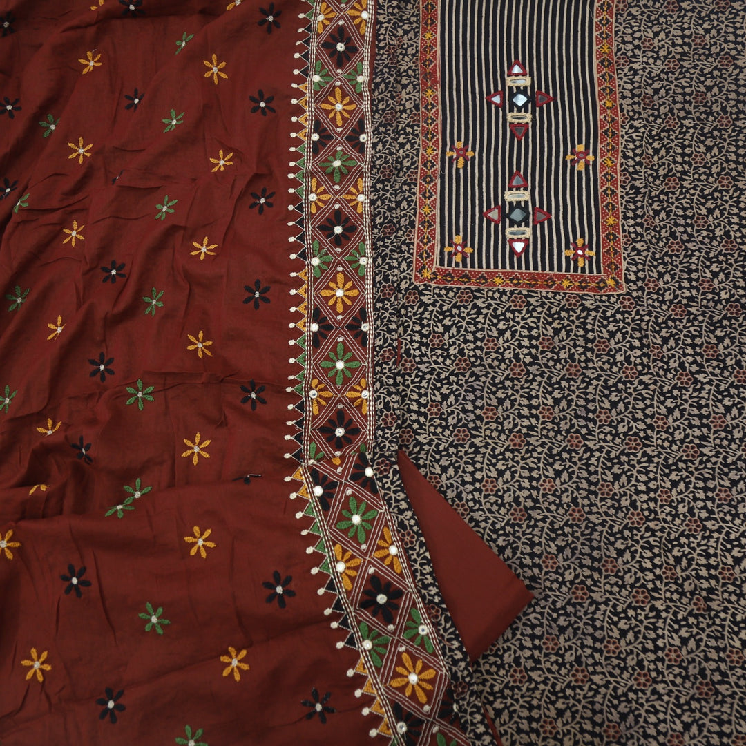 Khairiyat Pitch Black Kutch Cotton Top With Printed Dupatta