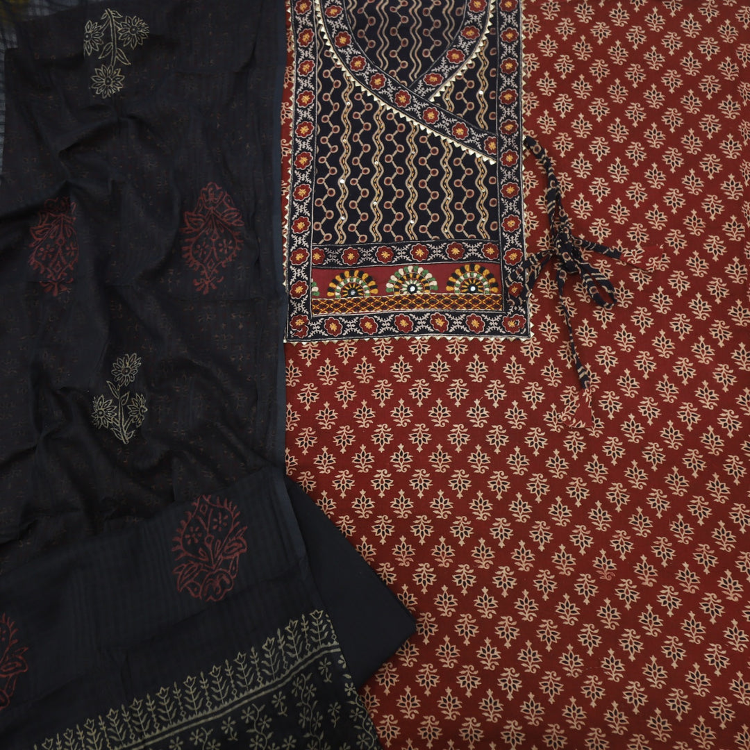 Khairiyat Barn Red Angrakha Cotton Top With Cotton Dupatta