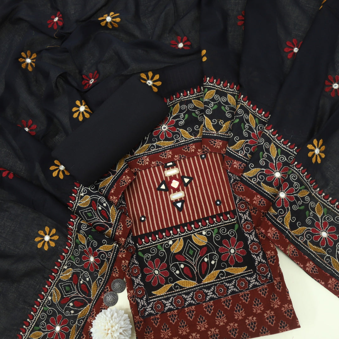 Khairiyat Berry Red Kutch Work Cotton Top With Cotton Dupatta