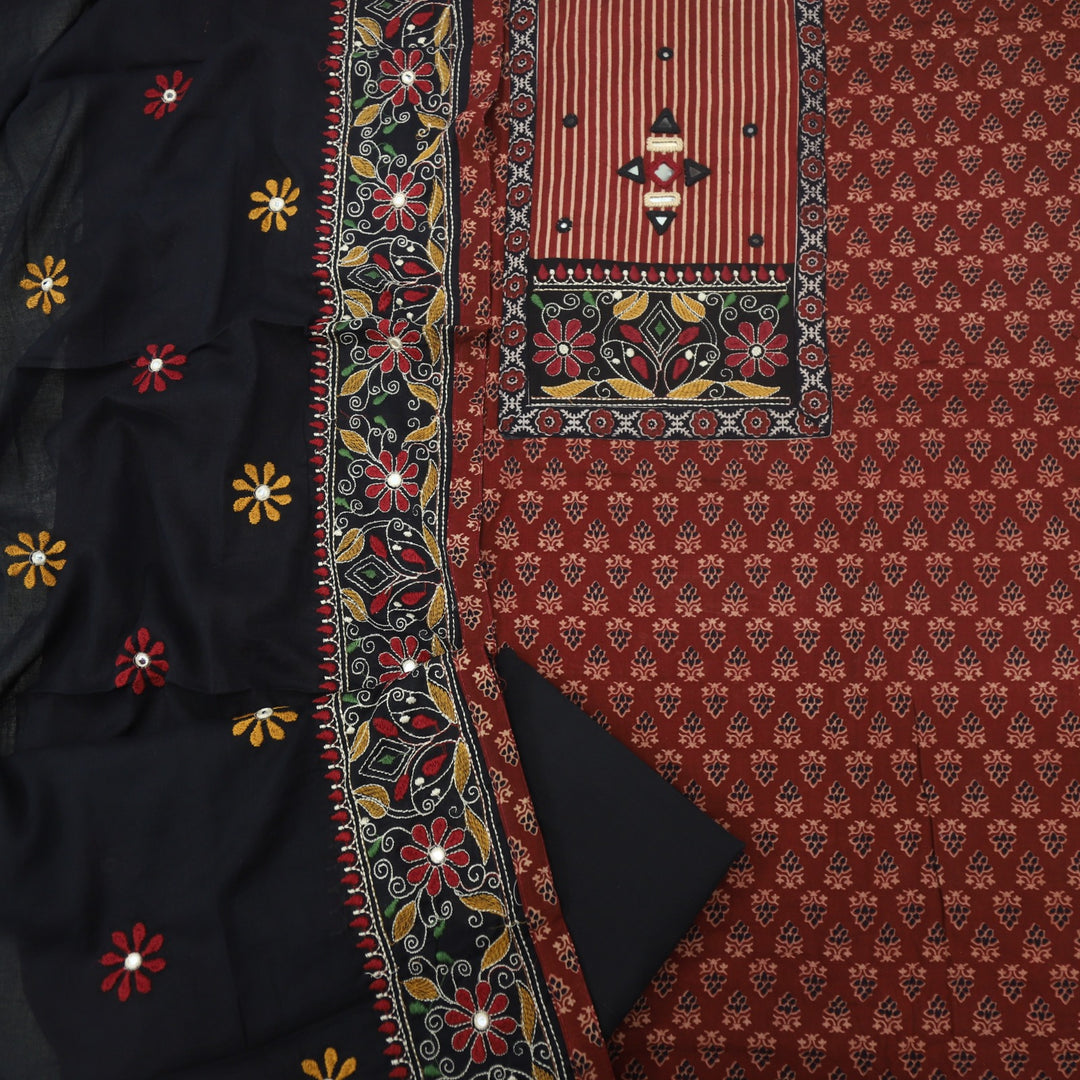 Khairiyat Berry Red Kutch Work Cotton Top With Cotton Dupatta