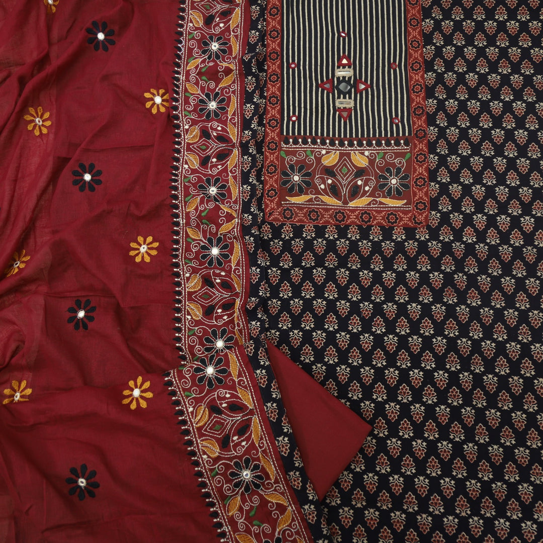 Khairiyat Sable Black Kutch Work Cotton Top With Cotton Dupatta