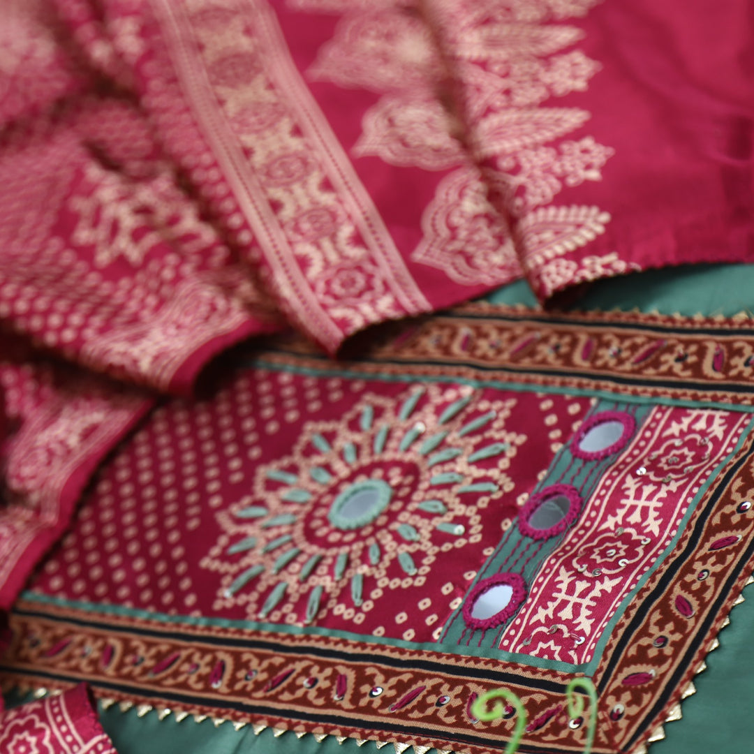 Ruhani Sea Green Glazed Cotton Top With Mashru Stole Dupatta