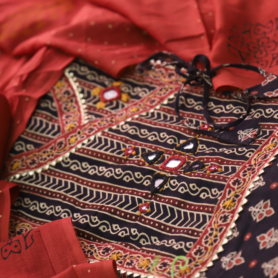 Khairiyat Deep Black Kutch Work Cotton Top With Cotton Dupatta