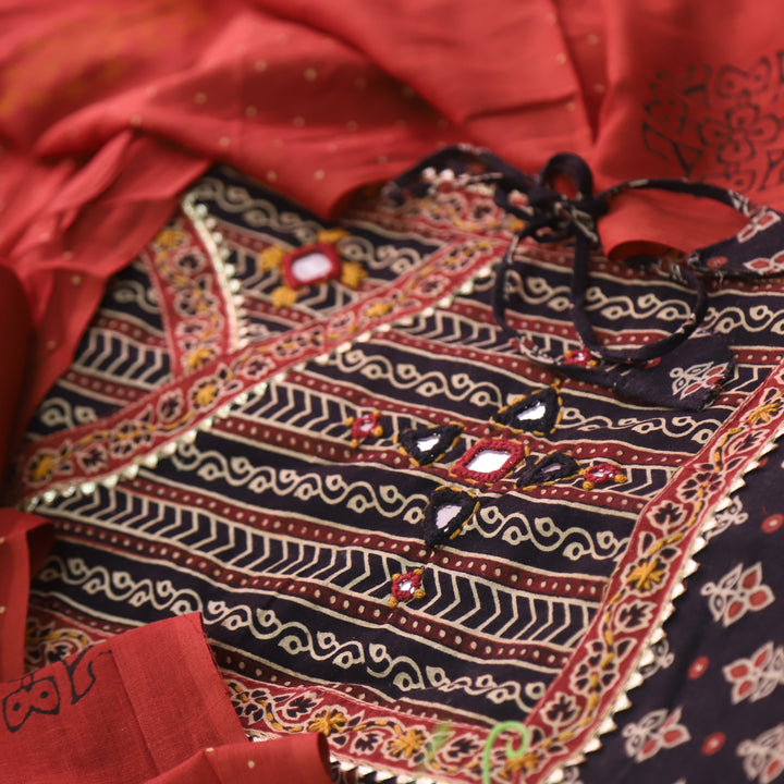 Khairiyat Deep Black Kutch Work Cotton Top With Cotton Dupatta