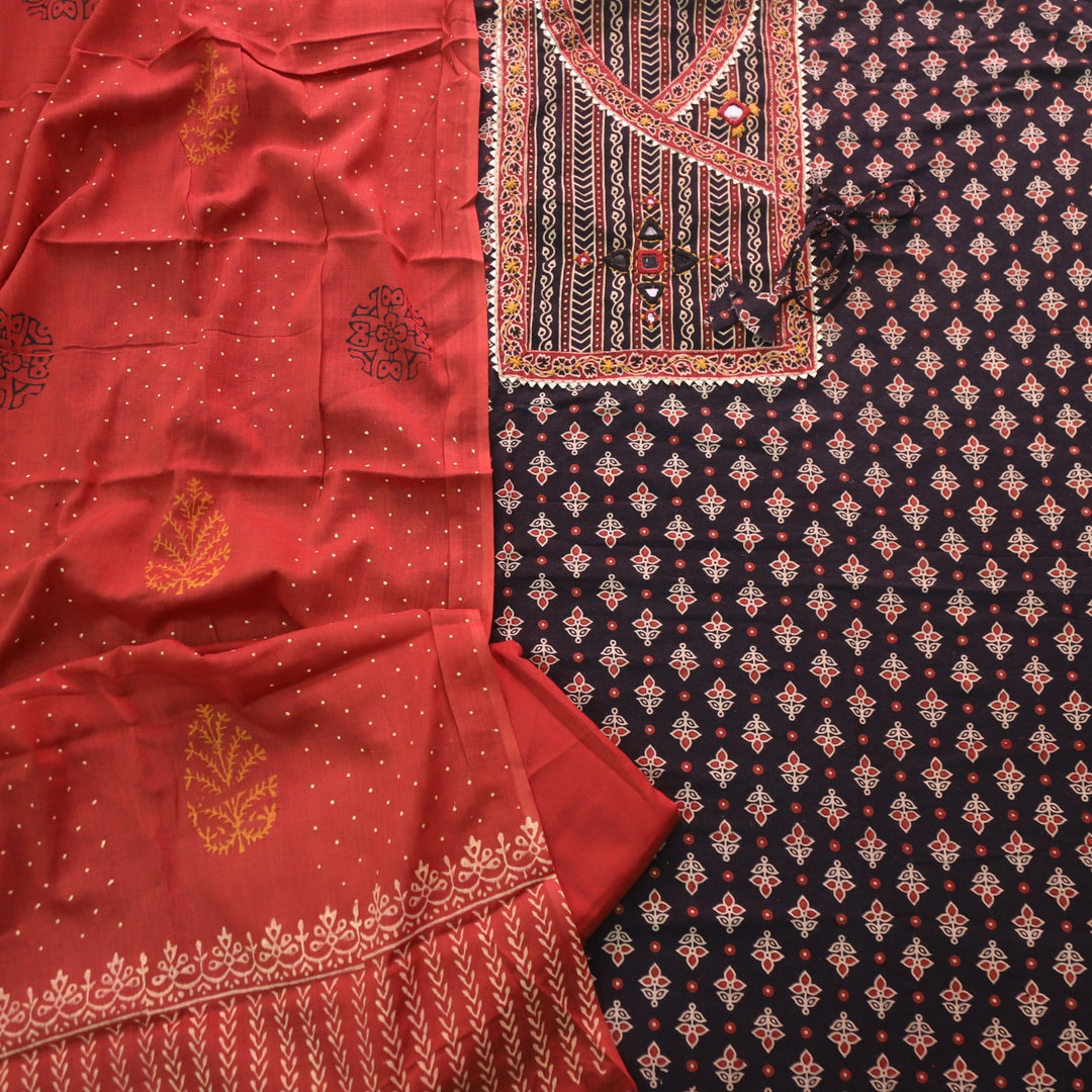 Khairiyat Deep Black Kutch Work Cotton Top With Cotton Dupatta