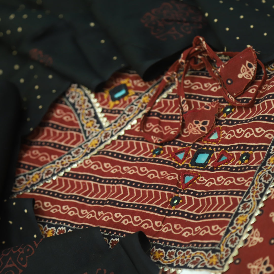 Khairiyat Blood Red Angrakha Kutch Work Cotton Top With Cotton Dupatta