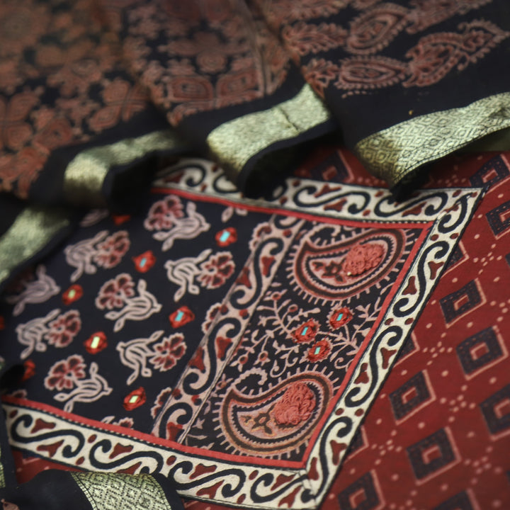 Khairiyat Faded Red Kutch Neck Inspired Neck Work Cotton Suit Set