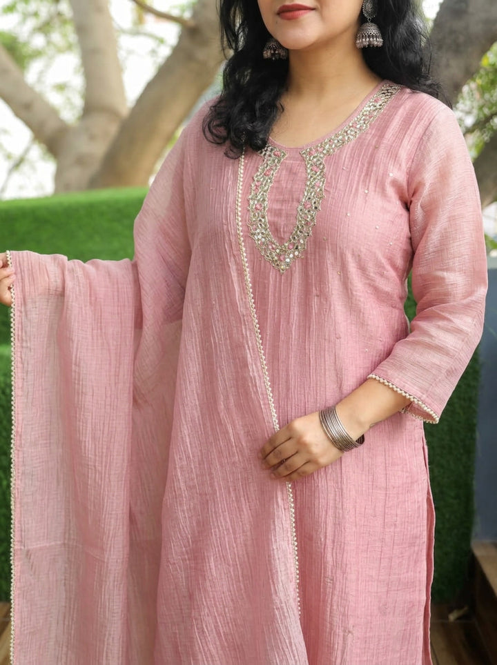 Vinaya Misty Pink Keyhole Embellished Crinkle Shimmer Tissue Set