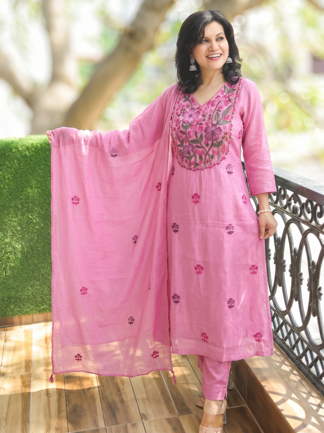 Elisha Tulip Orchid Kolkata Hand Embroidered Set