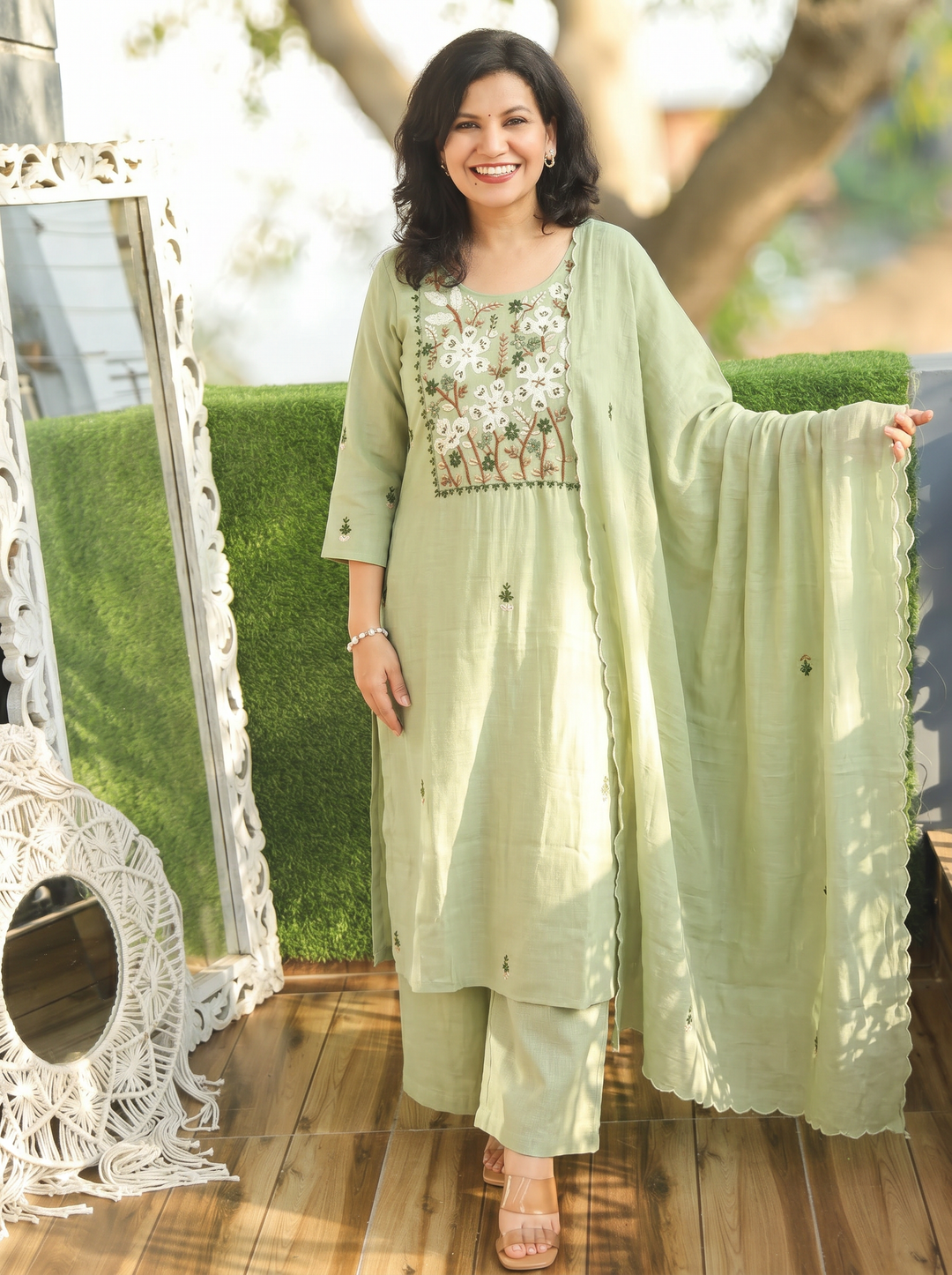 Tanni Fern Green Kolkata Hand Embroidered Set