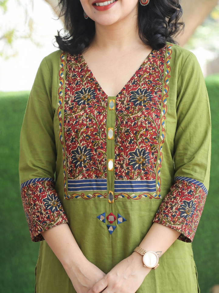Elisha Pine Green Kalamkari Yoke Cotton Kurti
