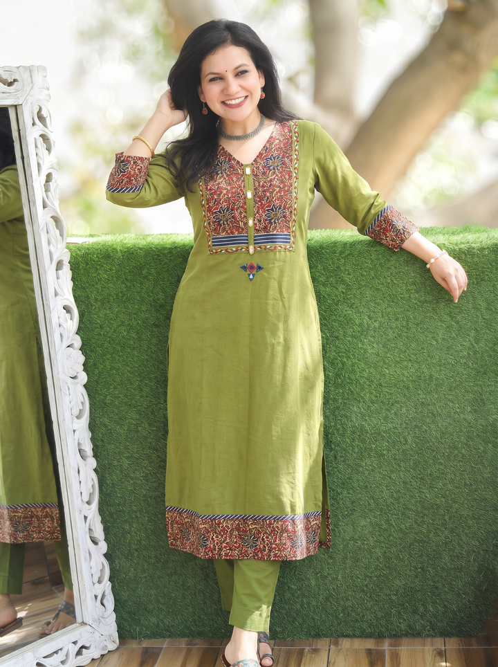 Elisha Pine Green Kalamkari Yoke Cotton Kurti