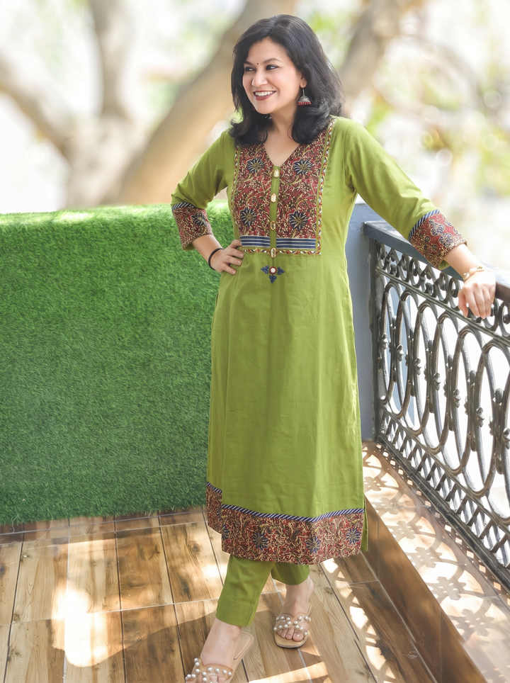 Elisha Pine Green Kalamkari Yoke Cotton Kurti