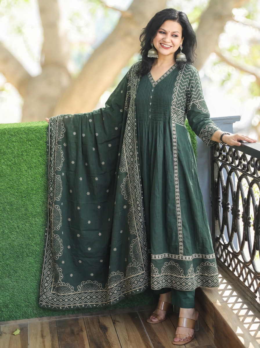 Rashi Sac. Green Bandhani Gathered Cotton 3 PIece Set