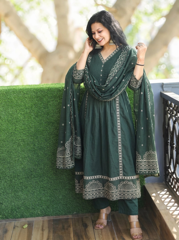 Rashi Sac. Green Bandhani Gathered Cotton 3 PIece Set