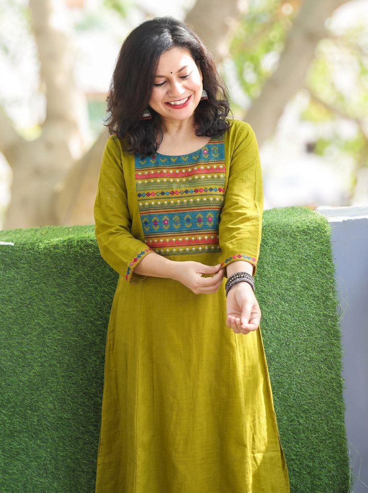 Roohi Dijon Green Embroidered Panel 2 Piece Set