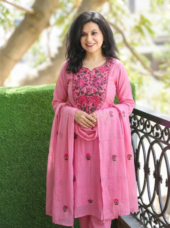 Aadhvika Lilly Pink Kolkata Hand Embroidered Set