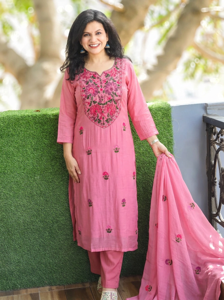 Aadhvika Lilly Pink Kolkata Hand Embroidered Set