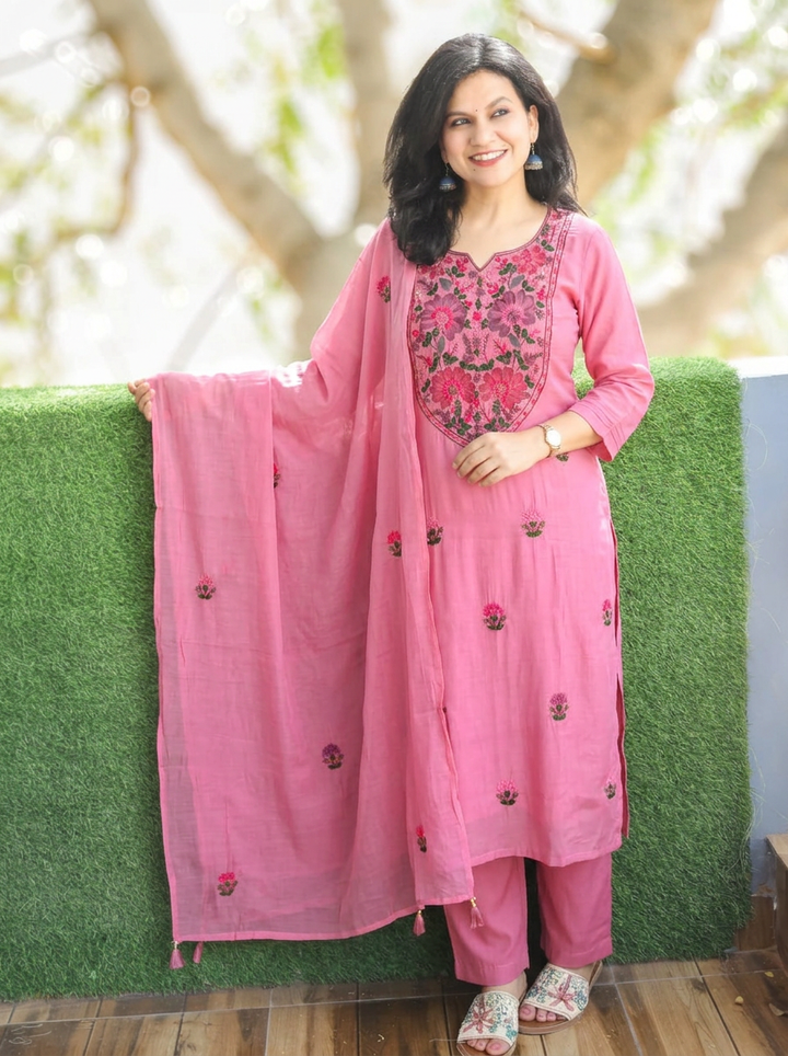 Aadhvika Lilly Pink Kolkata Hand Embroidered Set