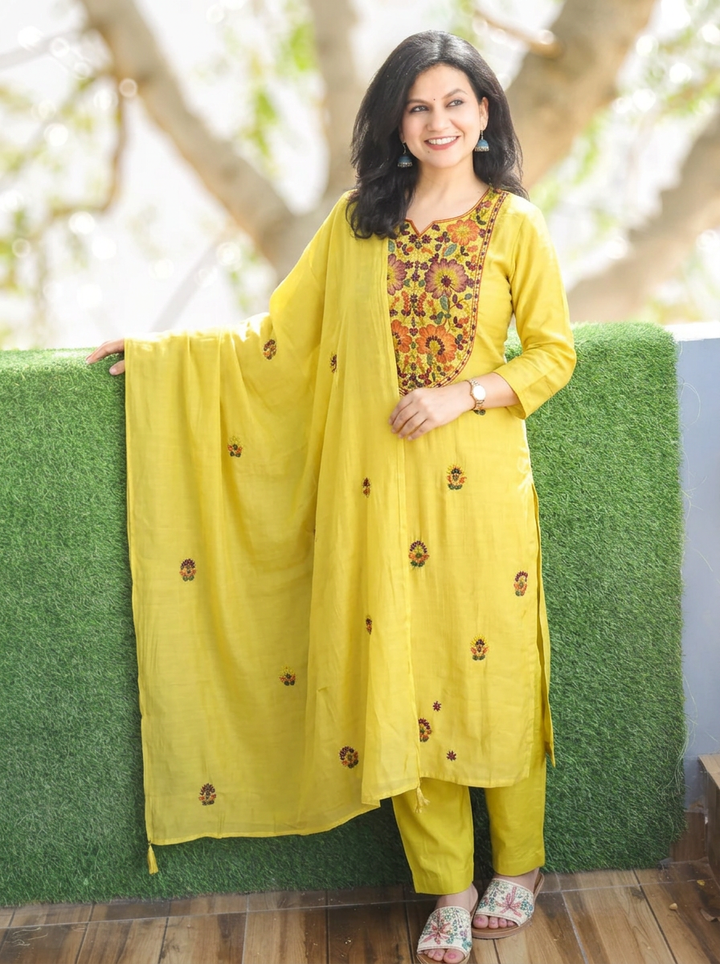 Aadhvika Minty Yellow Kolkata Hand Embroidered Set