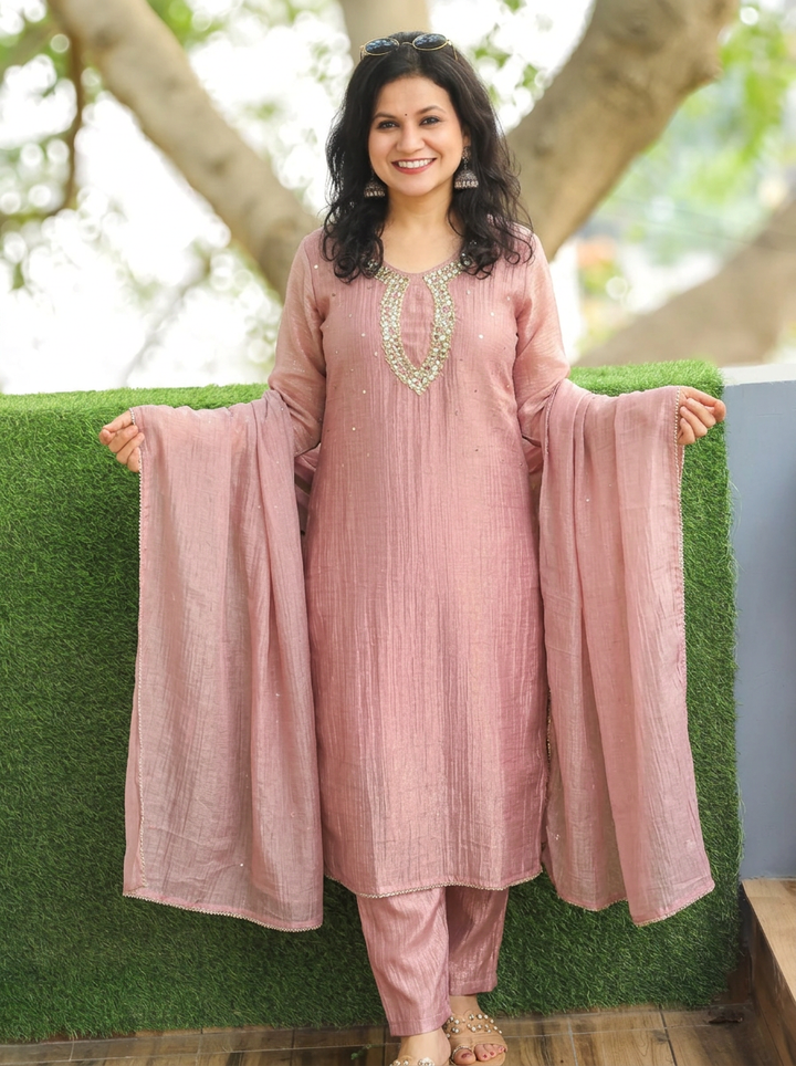 Vinaya Misty Pink Keyhole Embellished Crinkle Shimmer Tissue Set