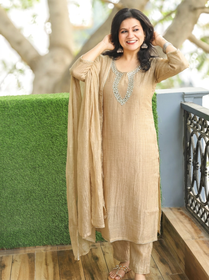 Vinaya Hazel Beige Keyhole Embellished Crinkle Shimmer Tissue Set