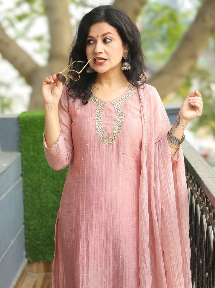 Vinaya Misty Pink Keyhole Embellished Crinkle Shimmer Tissue Set