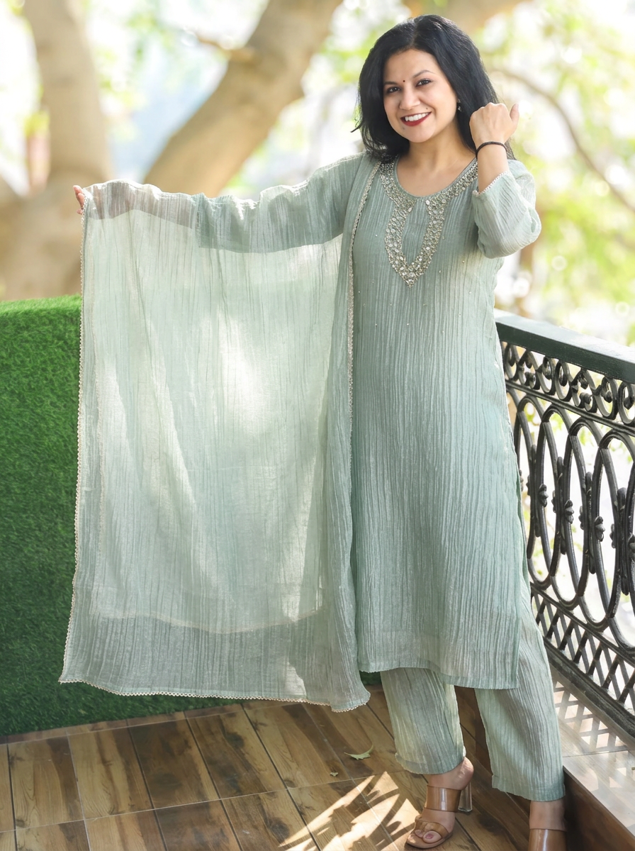 Vinaya Fern Green Keyhole Embellished Crinkle Shimmer Tissue Set
