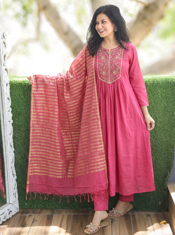 Yaashvi Dusty Blush Embellish Moti Kardana Mul Chanderi 3 Piece Set